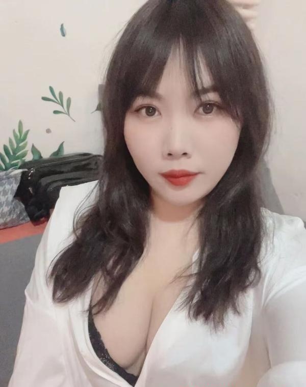 大胸翘臀丰满妹子 1