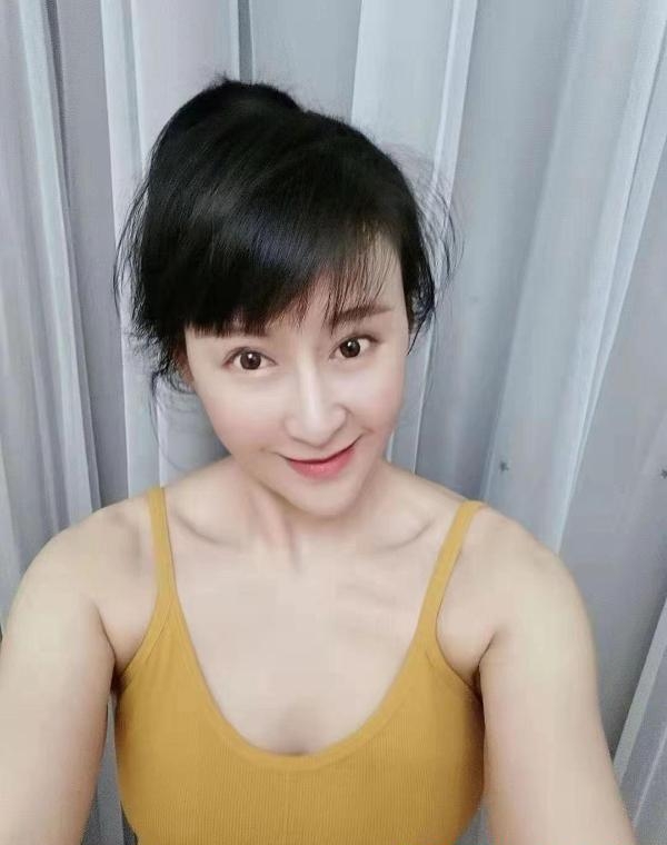武汉少妇草莓可儿 1