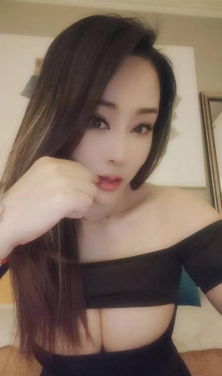 大胸翘臀骚妹子 2