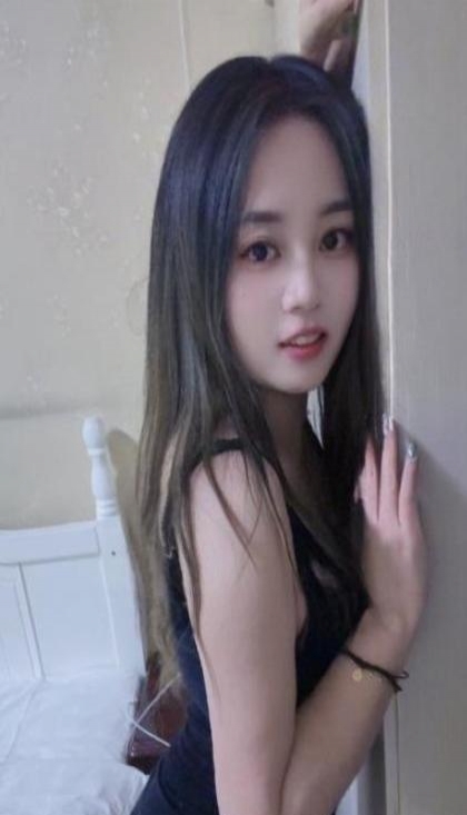 舌吻主动得小姐姐 1