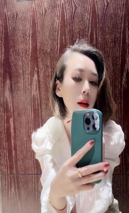  性感短发丽莎 1
