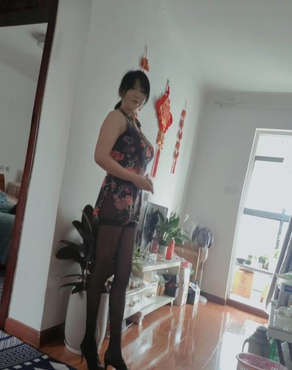 武昌大奶少妇明月 1