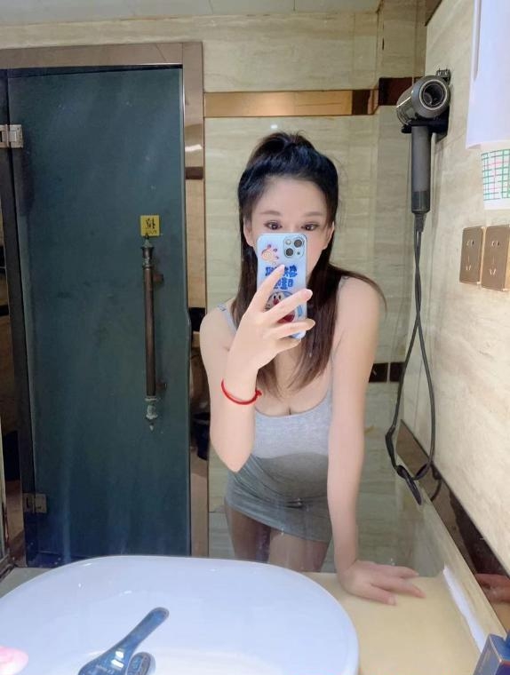 玉龙路服务系小荡妇 3