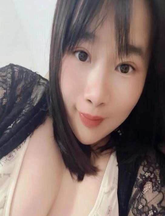  丰满大胸小姐姐 1