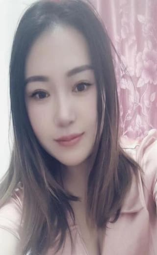  彝族大长腿妹子