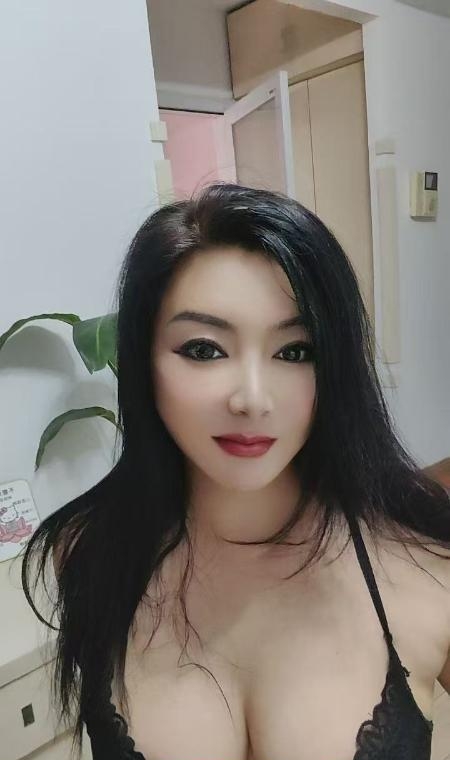身材丰满骚熟女 1