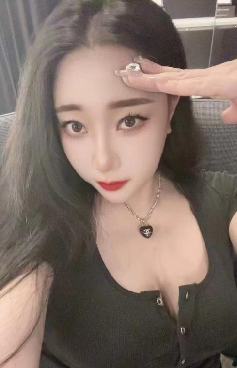 D奶喷水骚女西西 1
