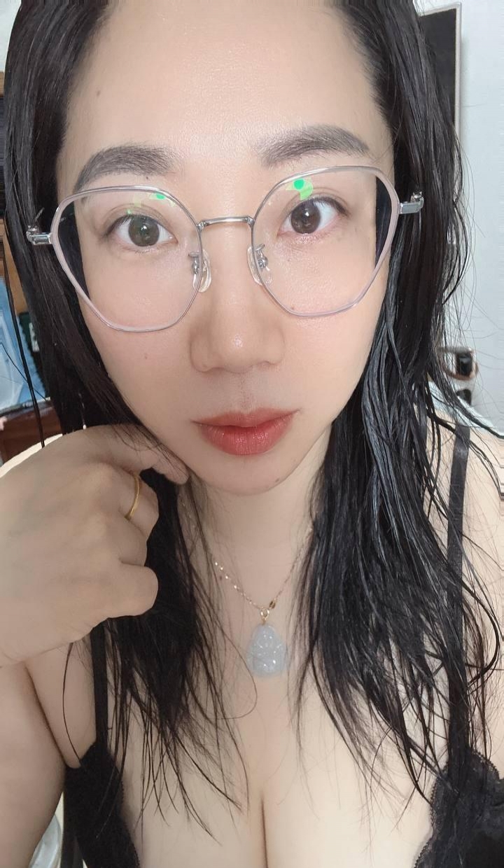 武汉白虎巨乳少妇兼职 3