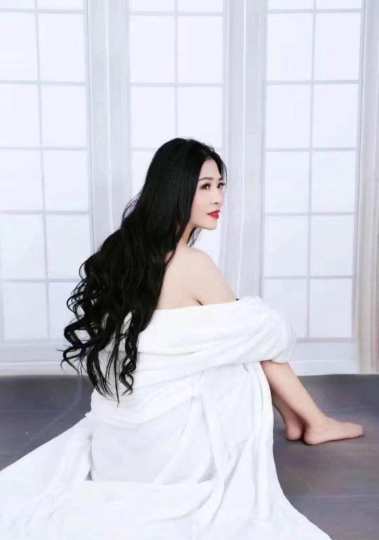 长腿黑丝少妇 1