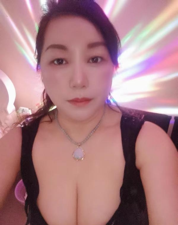沙区丰满熟女 1