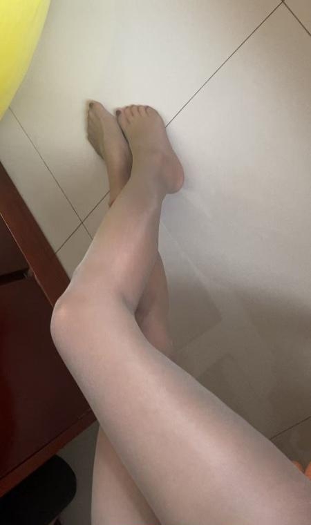长腿闷骚少妇 1