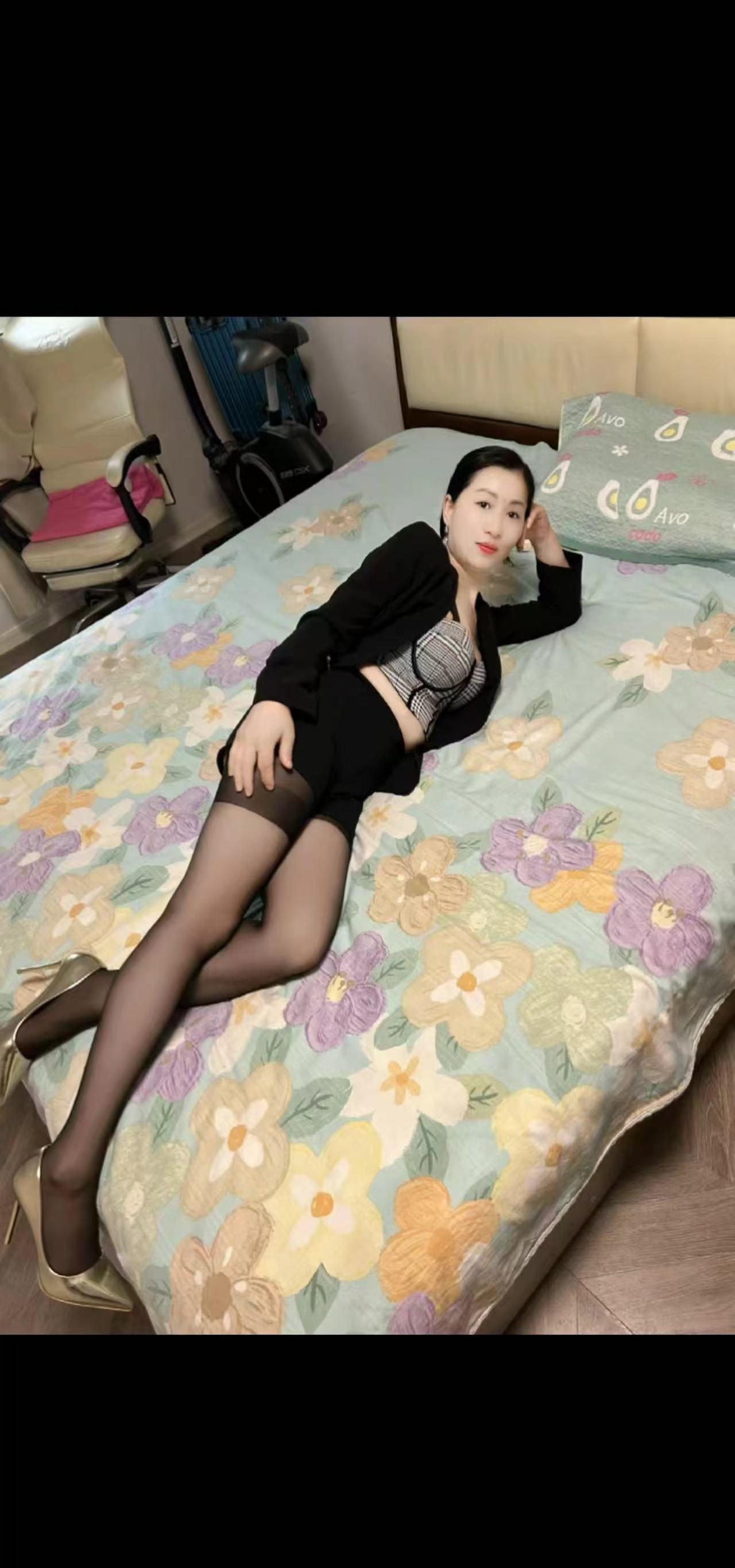 返食白嫩风骚熟女 2