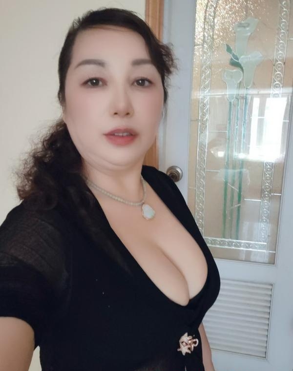 秀姐肉丝巨臀 2