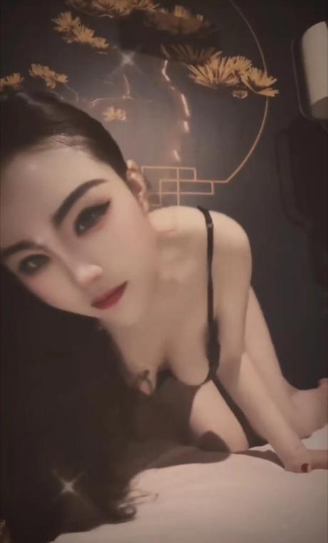 南湖翘臀小姐姐 2