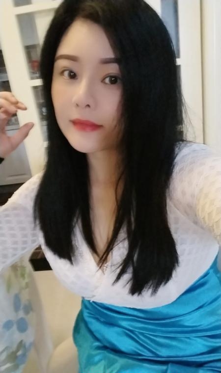 大乃三洞齐开骚女 1