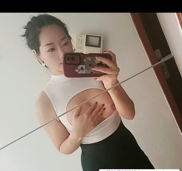 纤细玉手美女姐姐 1