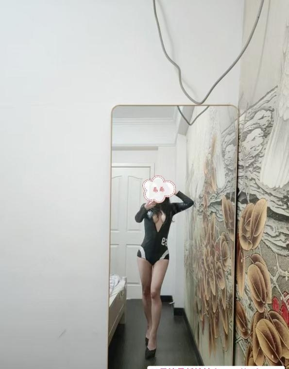 回锅一线天小姨子 1