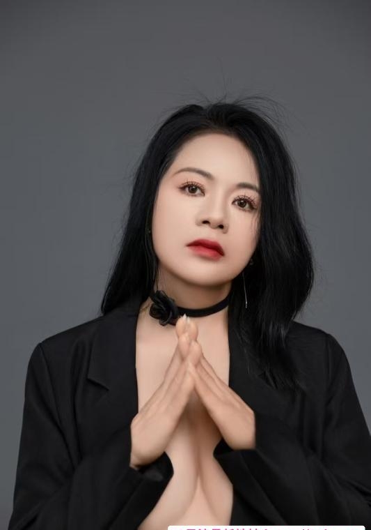 黑丝少妇思思 1