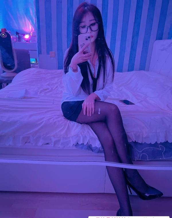 南开黑丝美腿茜茜 1