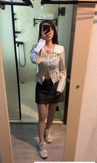 热辣制服妹子