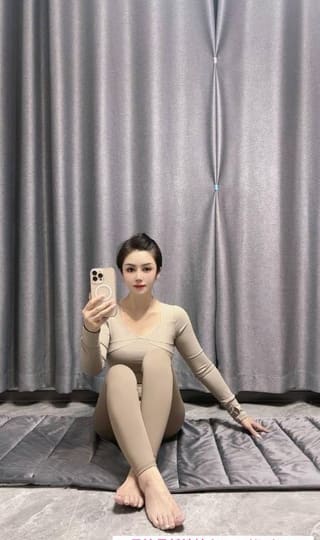 上城瑜伽美足少妇