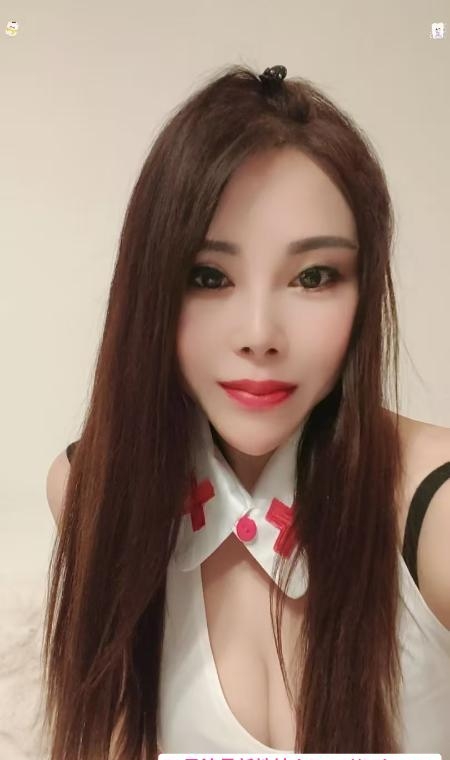 四川皮肤白貌美骚货 1