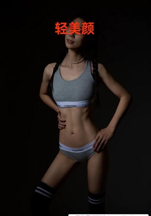 热爱健身的马甲线美女 2