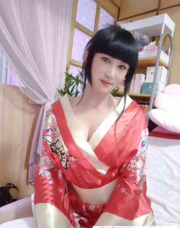 除夕夜包夜骚妇 2