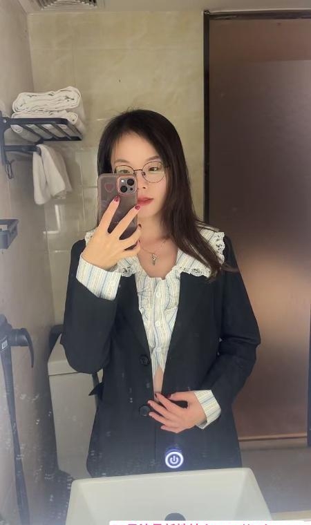 热辣制服妹子 2