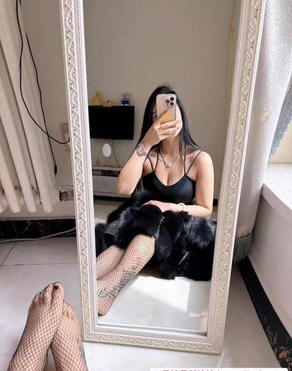 东丽D奶玉腿骚妇 2