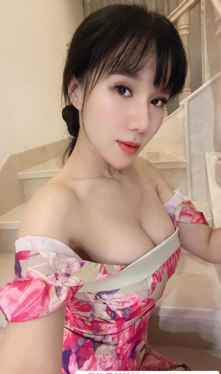 D奶长舌少妇 1