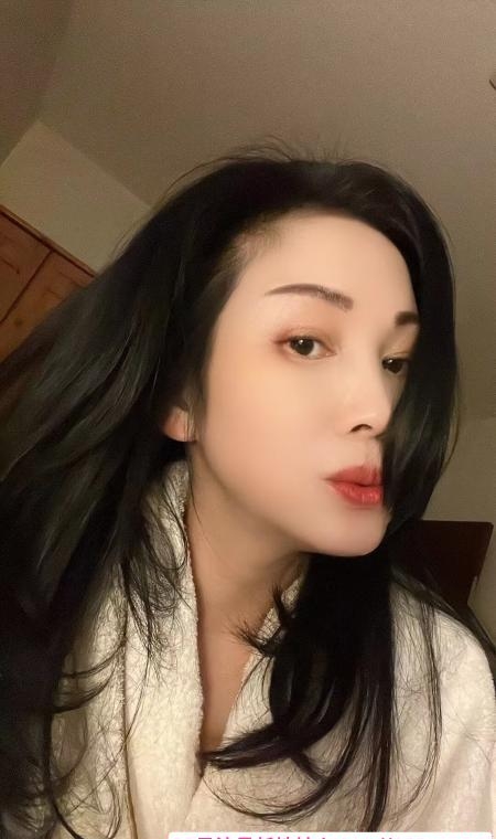 观音桥丰满少妇有舔脚 1