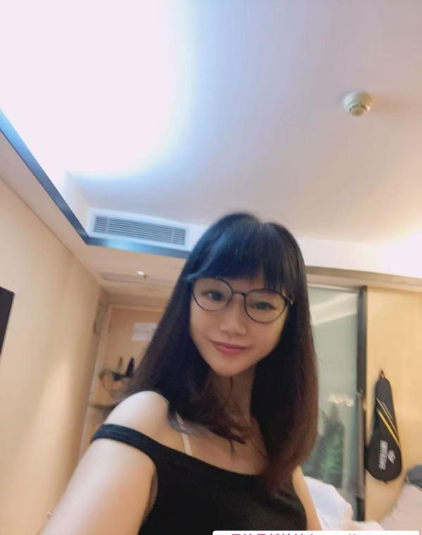 后入长腿黑丝少妇 1