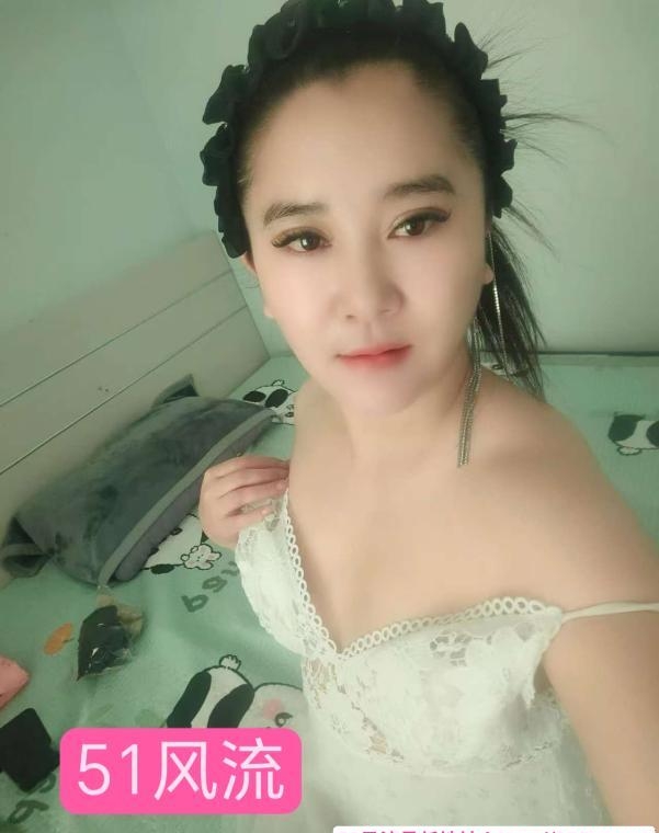 娇小苗条少妇垚垚 1