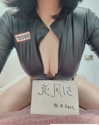 大胸气质美女