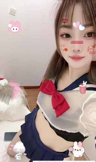 徐汇短发白栀女友洋洋