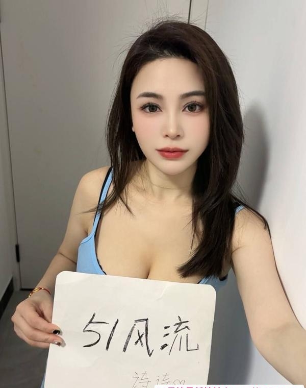 上城小巧大奶骚妇 1