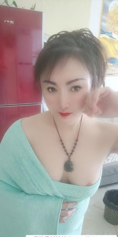 津南喷水骚妇 1