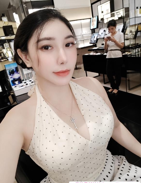 sm夹乳肥臀骚货 1
