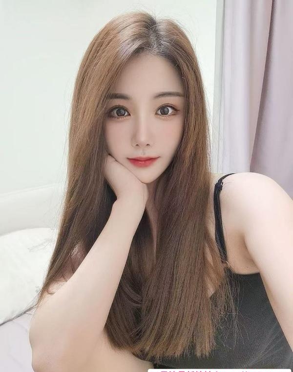 前凸后翘美乳绾绾 1