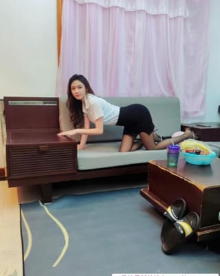 黑丝可舌吻芳芳