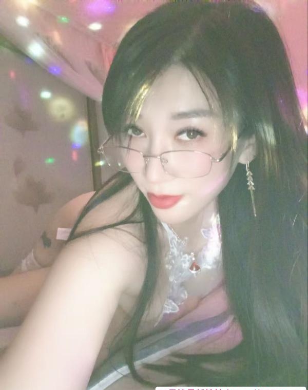 颜值人妻花妹 1