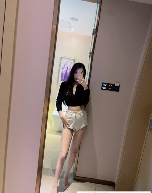 肤白撩人颜值老师 1