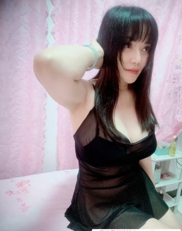 梅花园大奶熟女 1