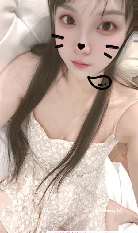 上城居家文静人妻 1