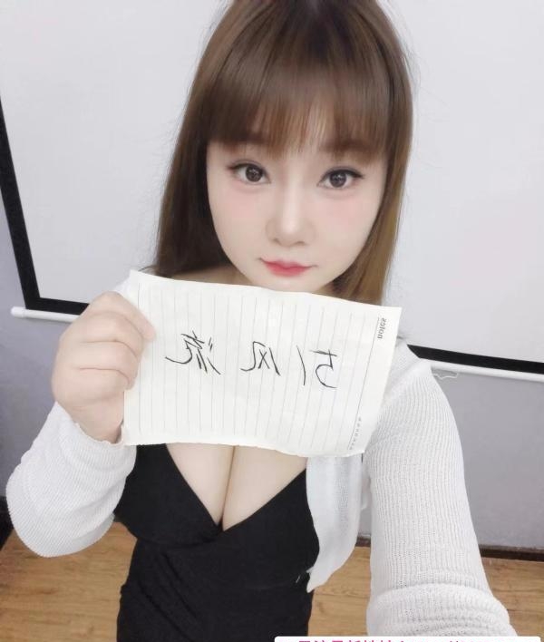 f大奶小苹果 1