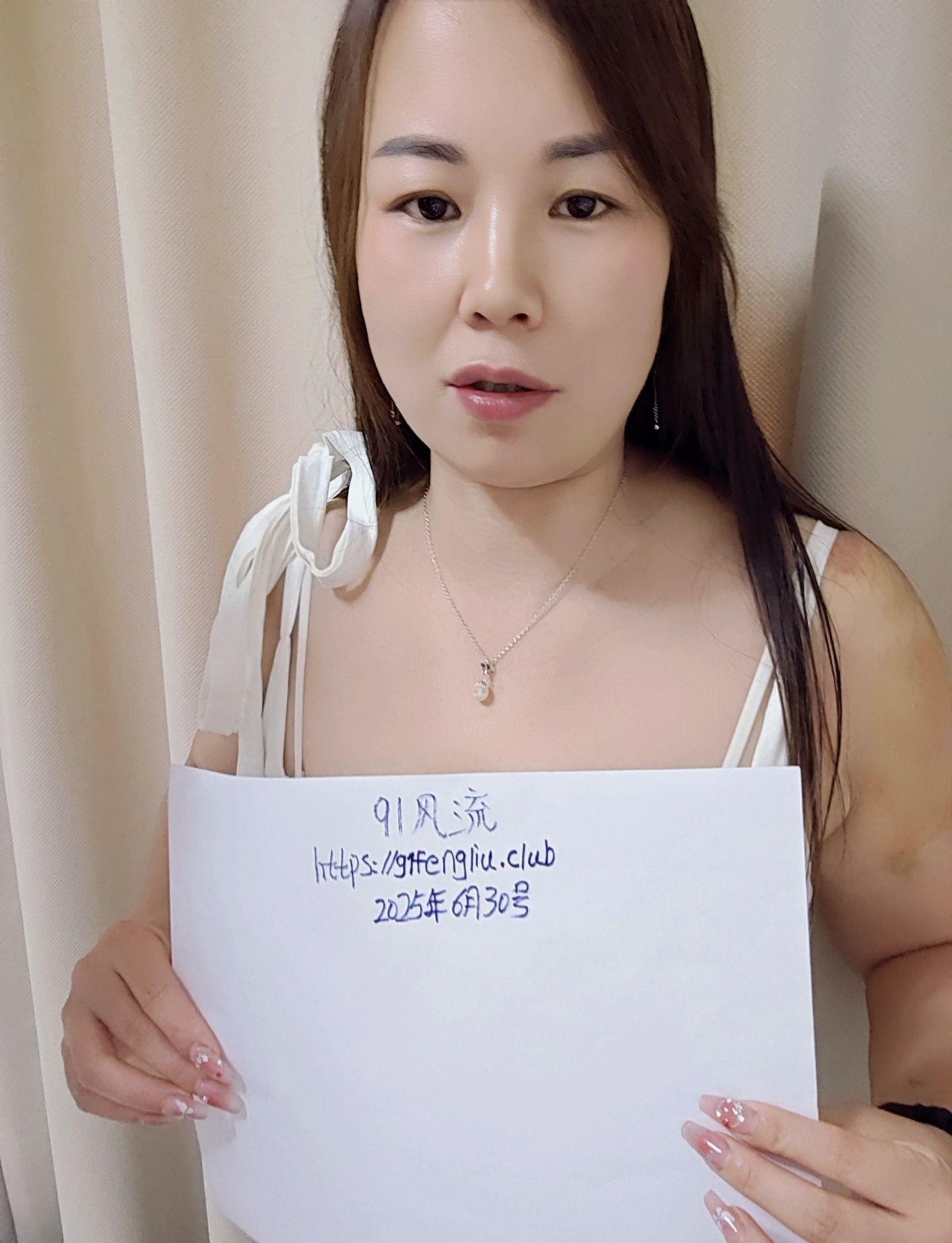 浦东巨乳风骚水鱼儿 1
