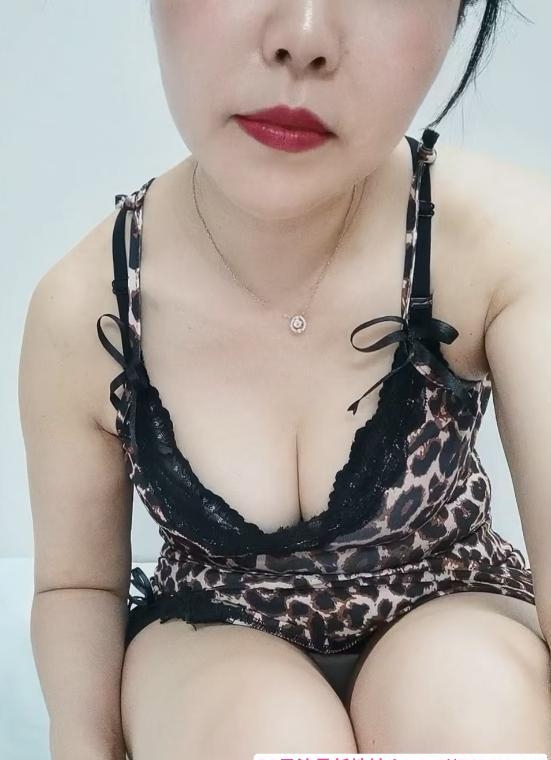 制服骚妇 2
