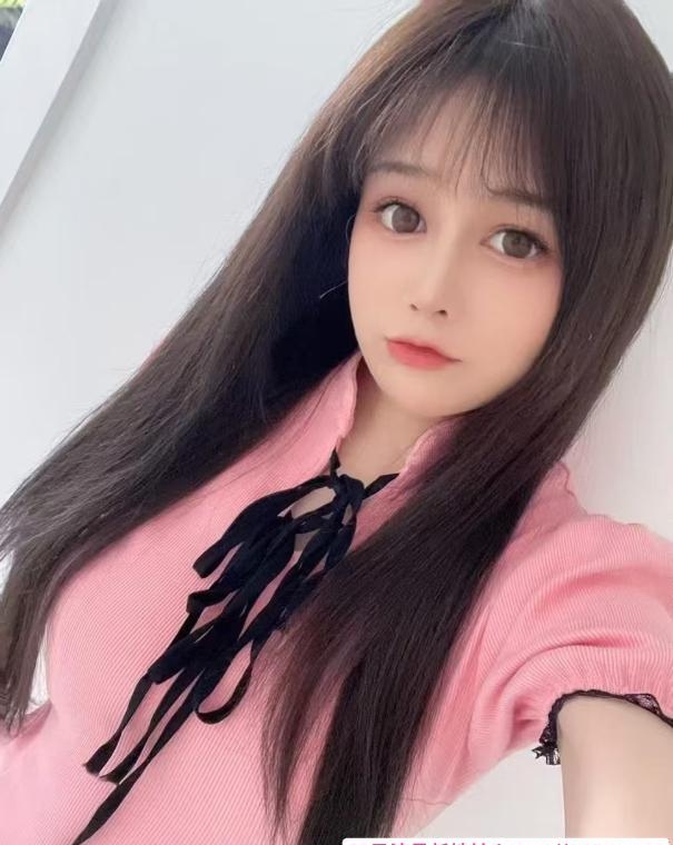 大胸小蛮腰美女 2