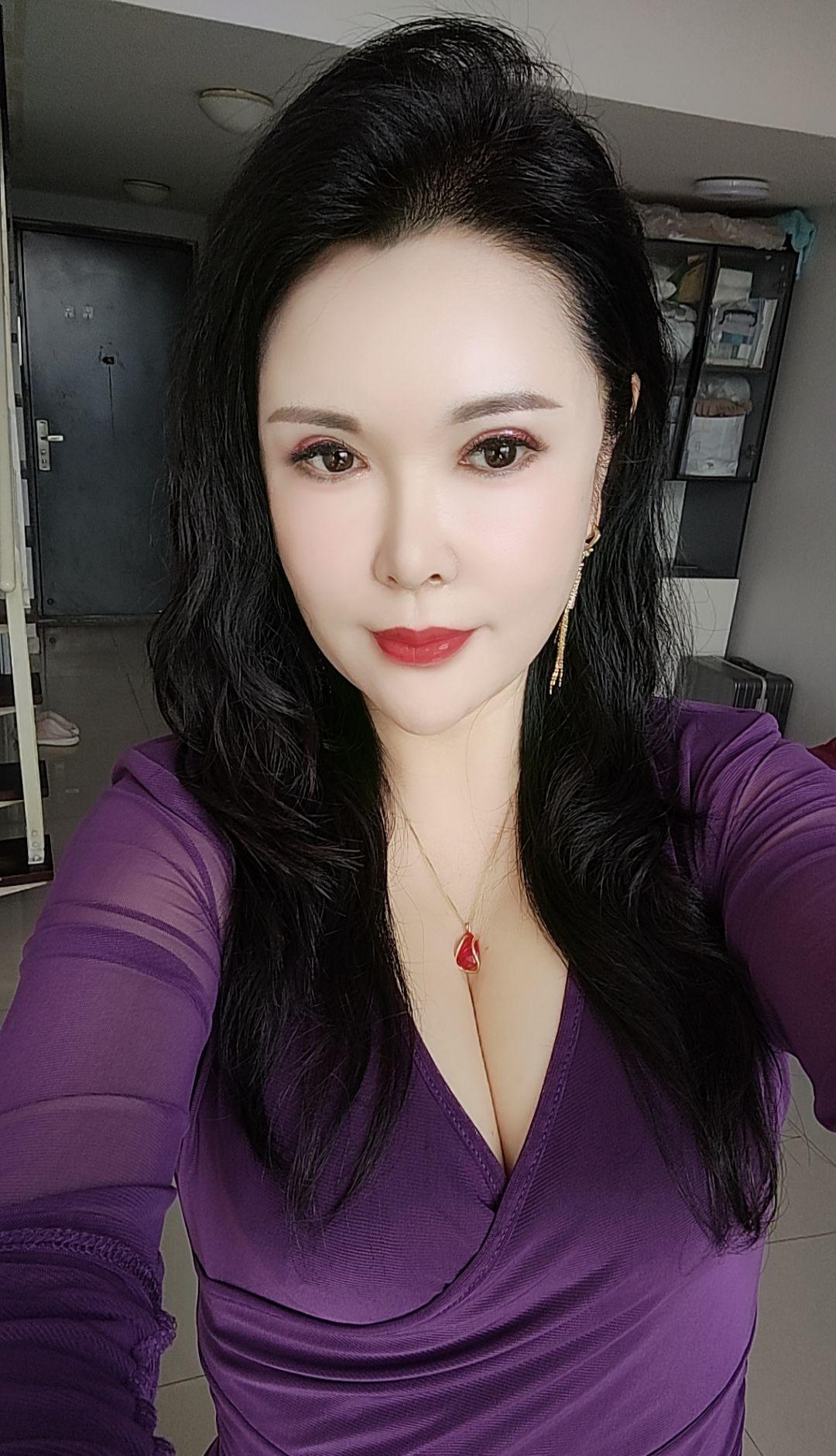 服务系大胸风骚熟女姐姐 2